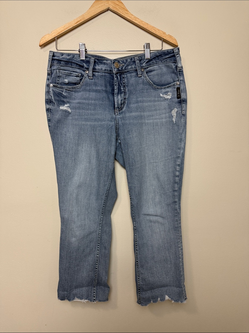 Silver Jeans Classic Light Blue Distressed Women's Capri size 33